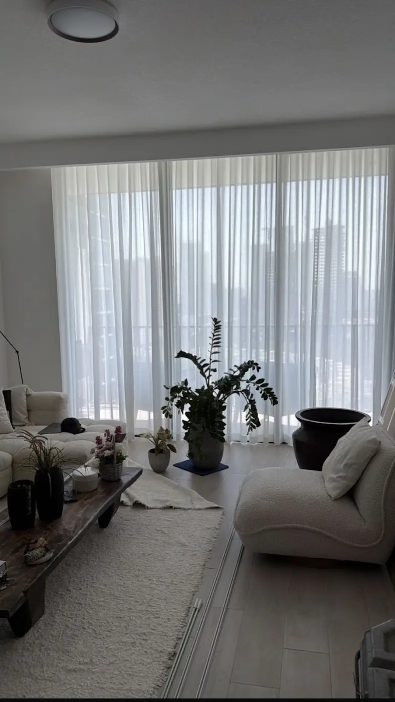 Sheer curtains in a living room, photo from the Blindtex Google listing